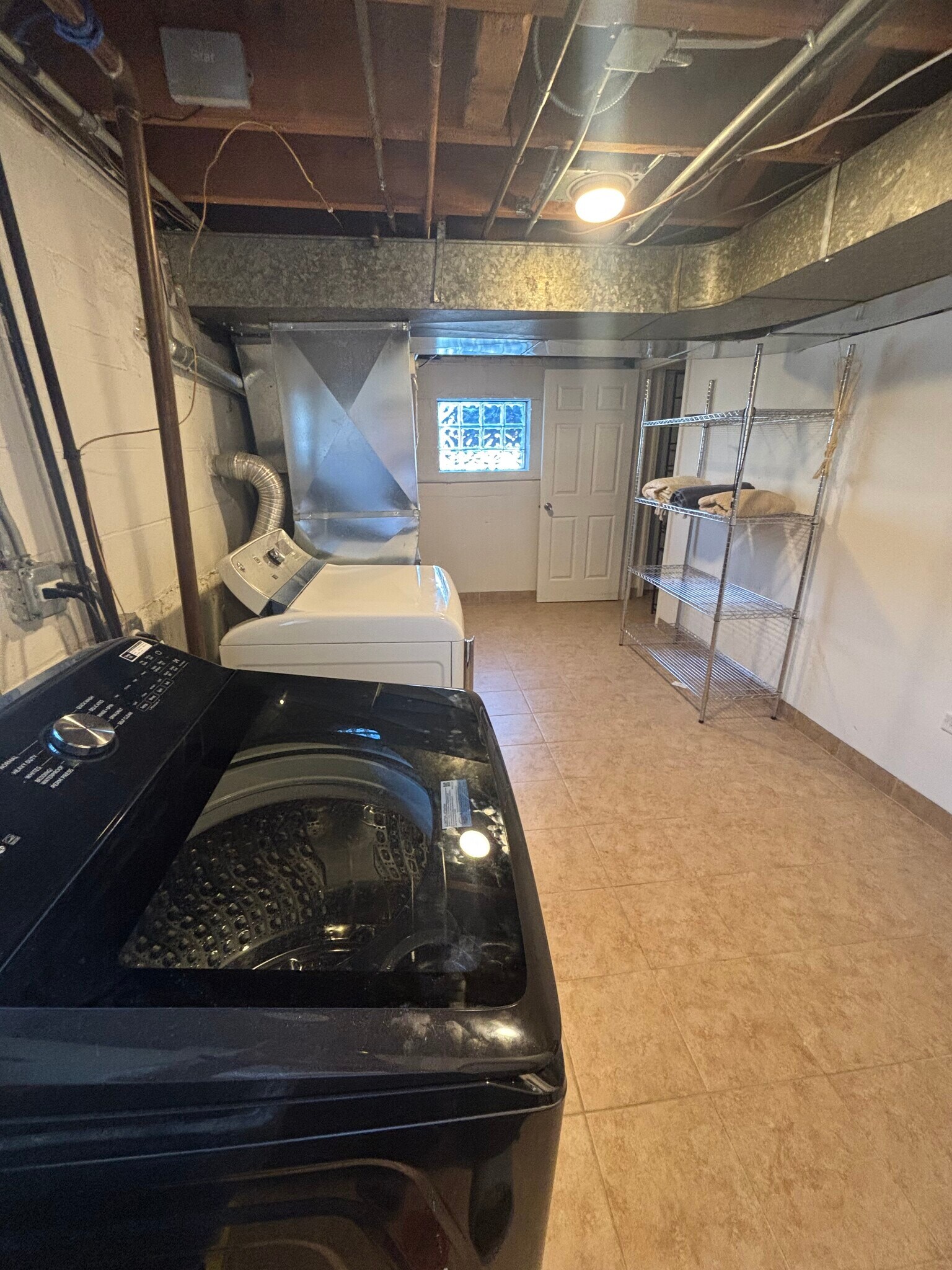 Laundry Room - 4605 Prairie Ave