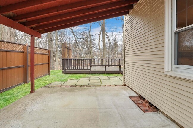 Building Photo - 142 Elmwood Ave