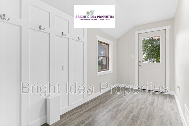 Building Photo - 2755 Woodbury Dr