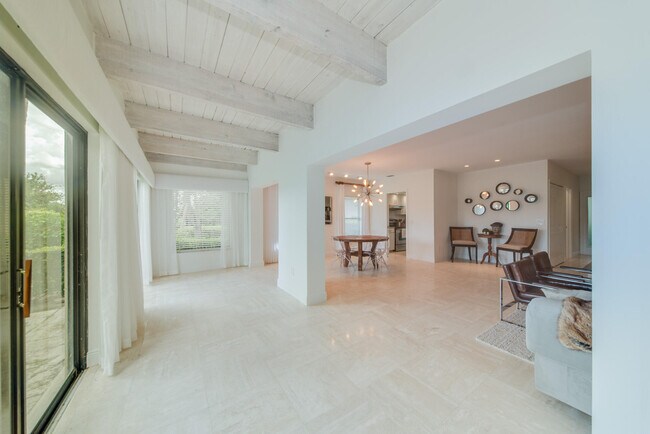 Building Photo - 11397 Pond View Dr