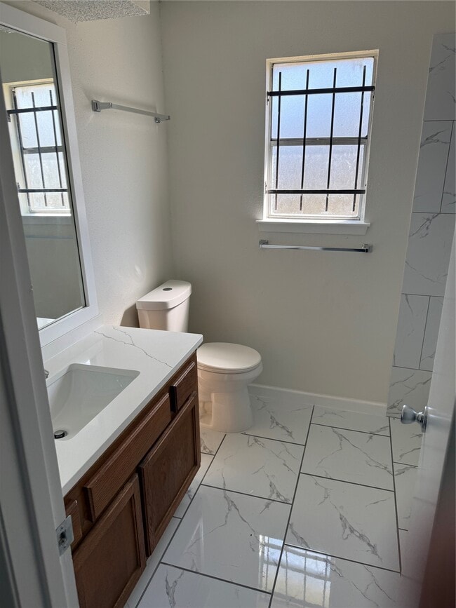 Building Photo - 6103 Linnhaven Dr