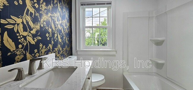 Building Photo - 1267 Little Bay Ave
