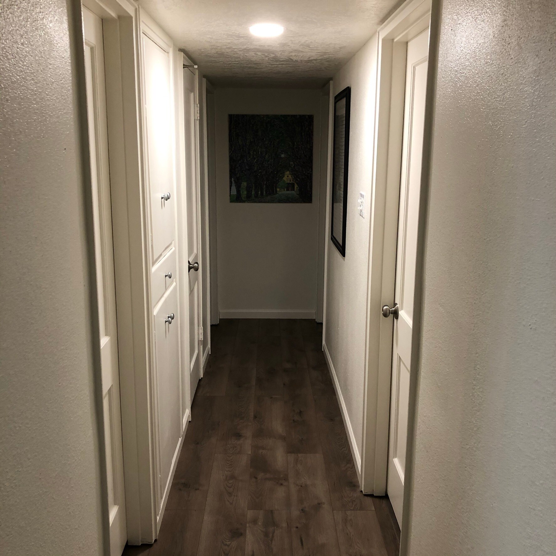 Hallway leading to bathroom and bedrooms - 808 La Veta Dr NE