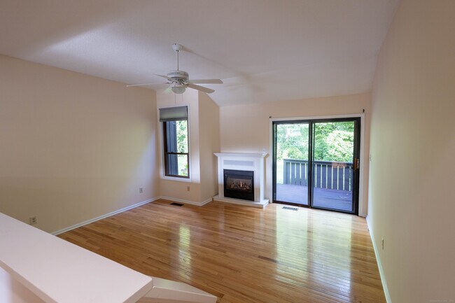 Building Photo - 166 Natchaug Dr