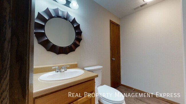 Building Photo - 3 Bed 3 Bath Home in Sioux Falls!