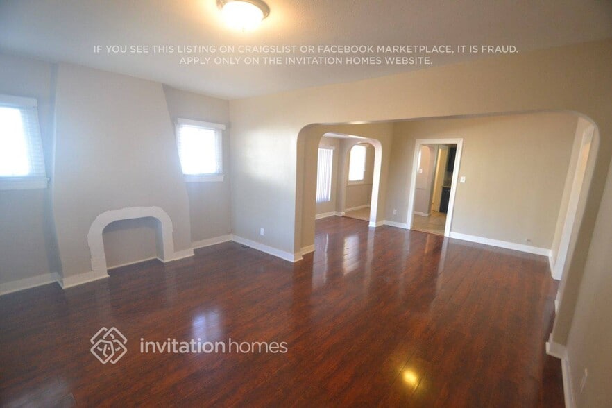 Building Photo - 604 W 105th St