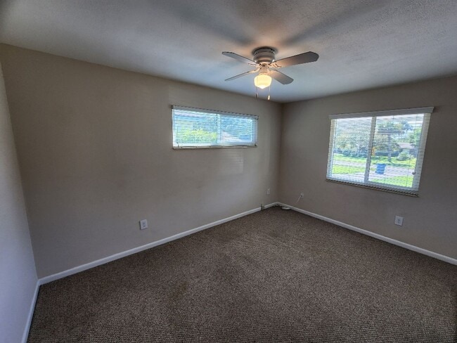 Building Photo - Beachside Getaway 2 Bedroom 1 Bath Home