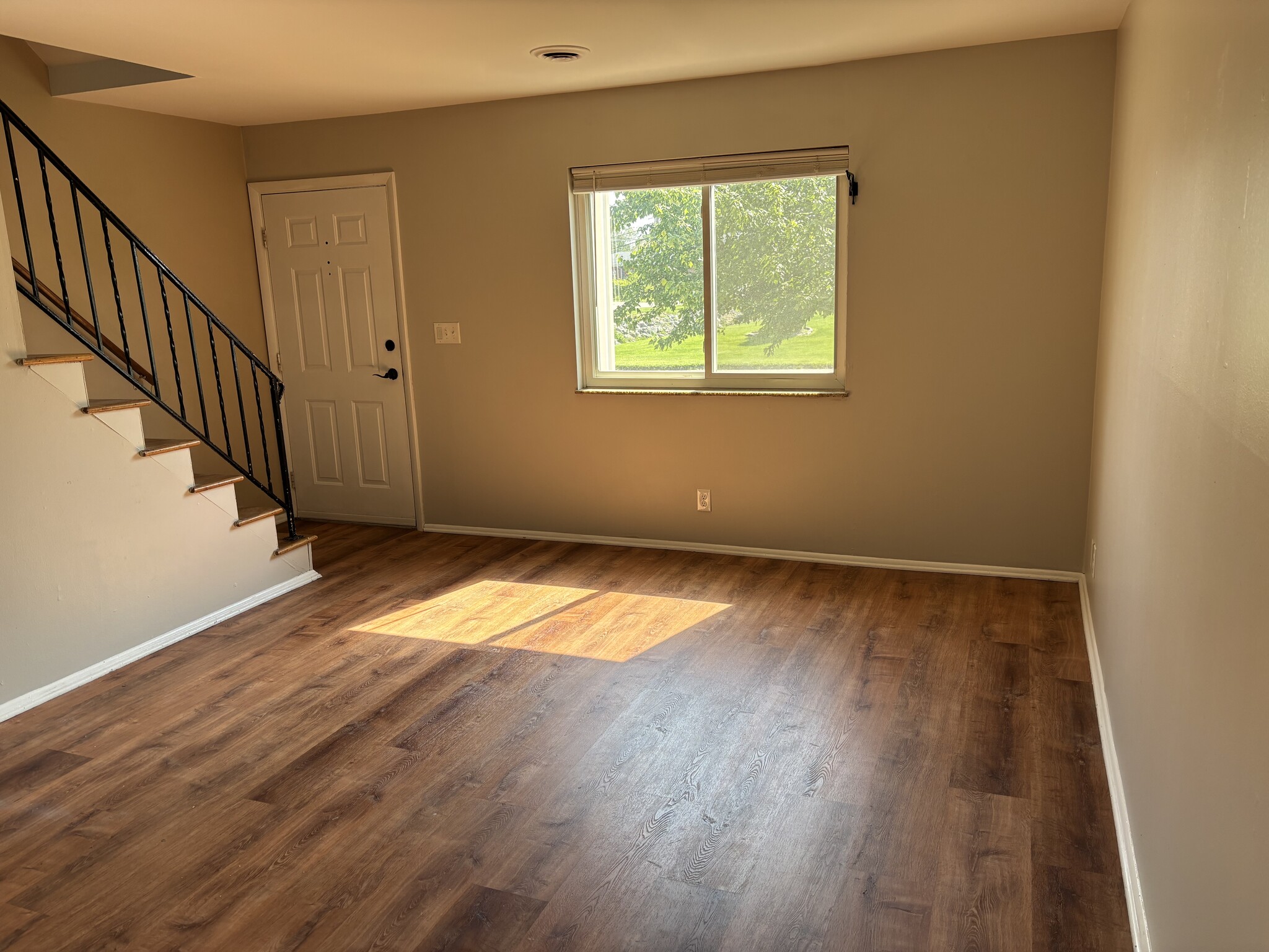 Living room - 38 S Norwich Rd