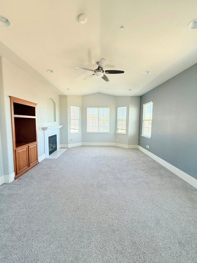 Building Photo - 850 Monterey Ct