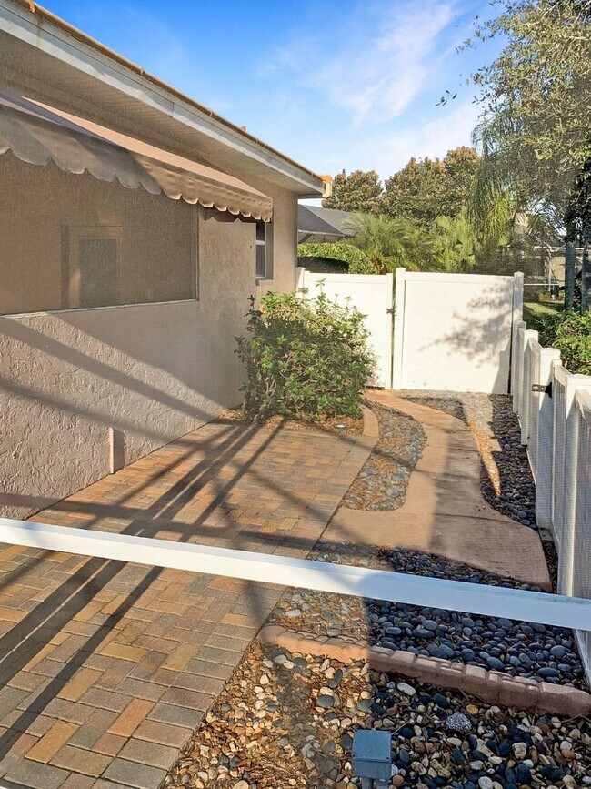 Building Photo - Annual 4-Bedroom, 3-Bath Pool Home with Outdoor Kitchen in Lakewood Ranch Greenbrook Village