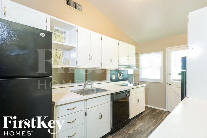 Building Photo - 3060 Blackwood Dr