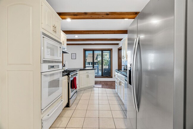 Building Photo - 5382 Kings Park Dr