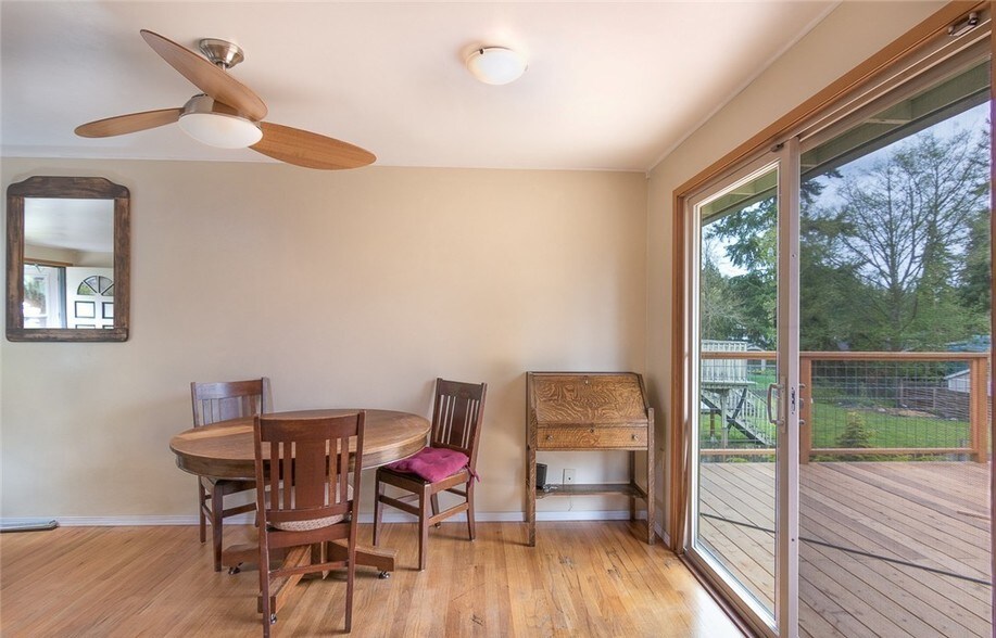 Living room and dining room: 400 sq.ft. - 18401 73rd Ave W