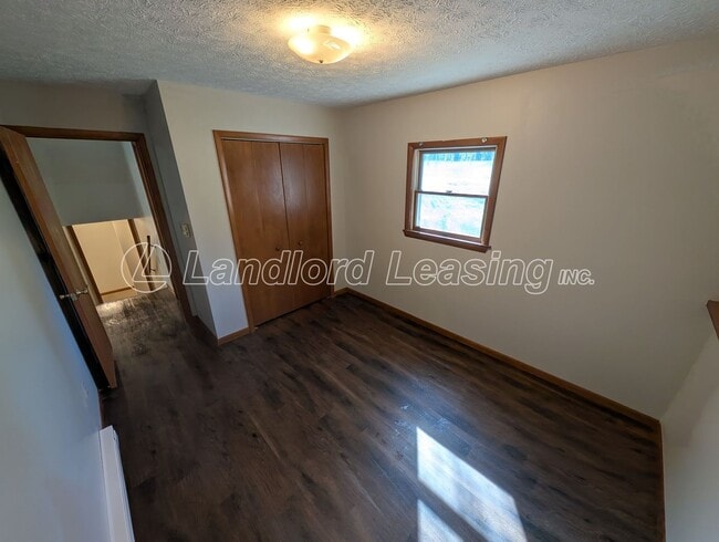 Building Photo - Spacious 4-Bedroom Home with Scenic Views ...