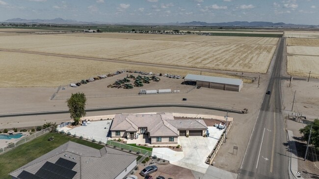 Building Photo - 2070 Araby Rd