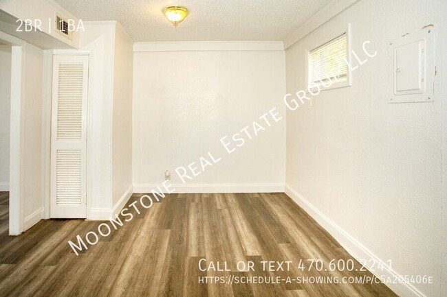 Building Photo - Spacious 2-story townhome apartment in Eas...