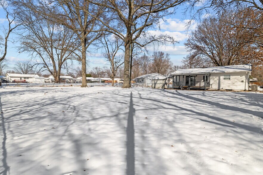 Building Photo - 1655 Fenmore Dr