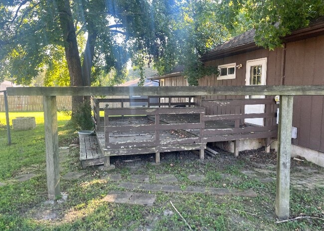 Building Photo - Great Location! $1,500 Down / $690 Month