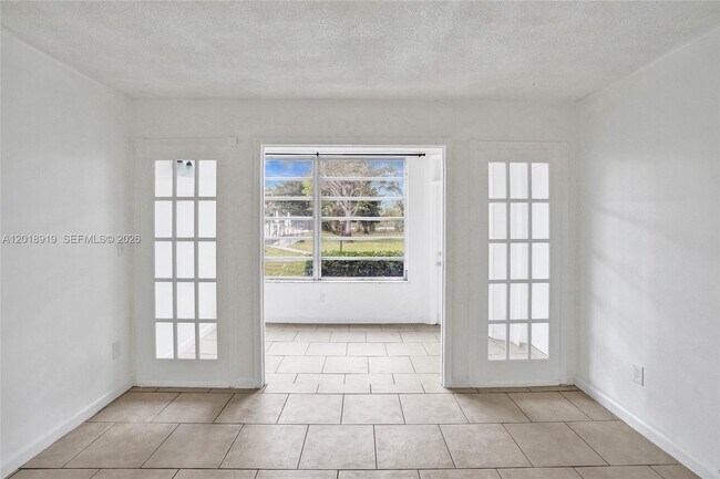 Building Photo - 1601 NE 191st St