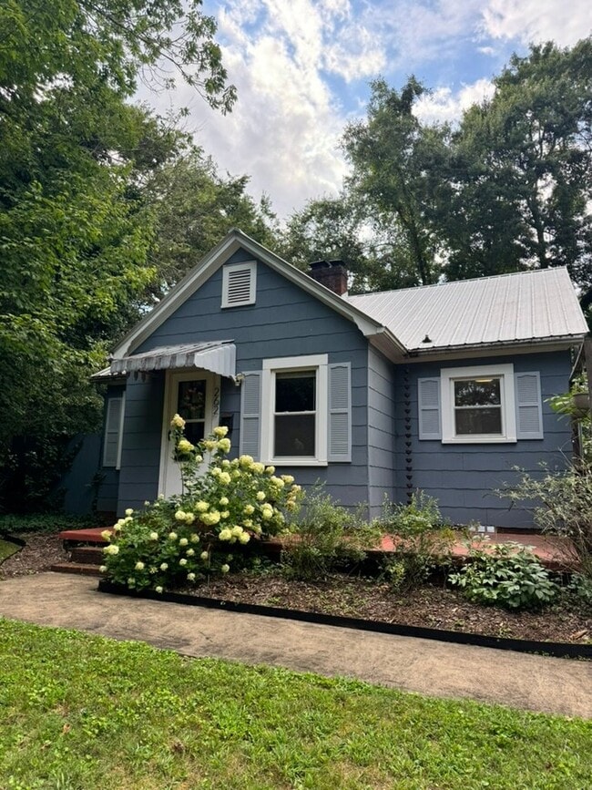 Building Photo - 262 Monfredo St