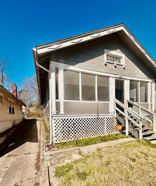Building Photo - Cute Midtown 3 Bedroom Home For Rent!