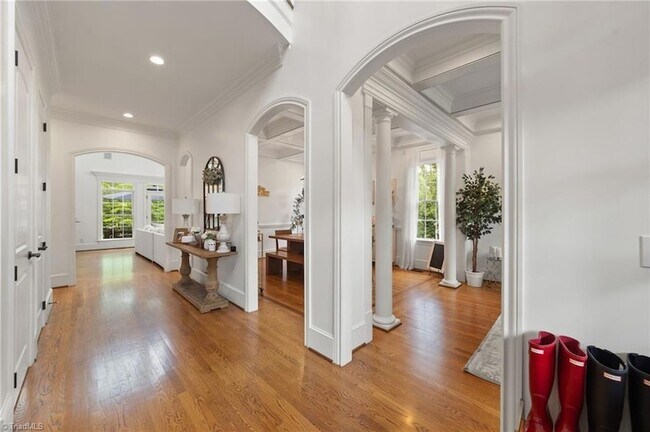Building Photo - 7517 Henson Forest Dr