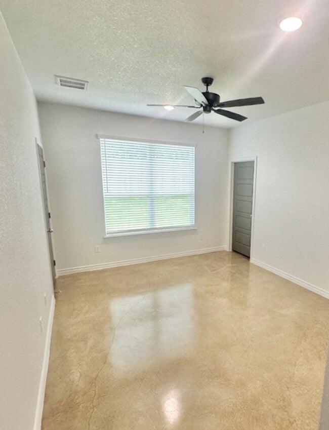 Building Photo - Gorgeous and Modern Duplex in Temple, Tx!