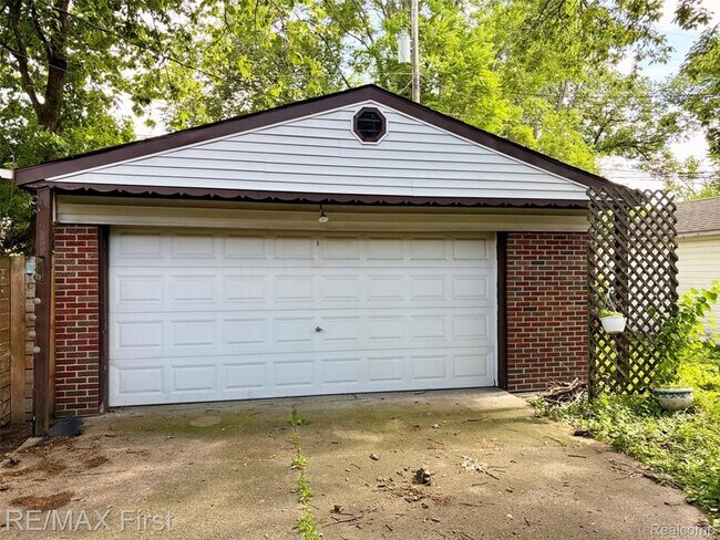 Building Photo - 383 W Chesterfield St