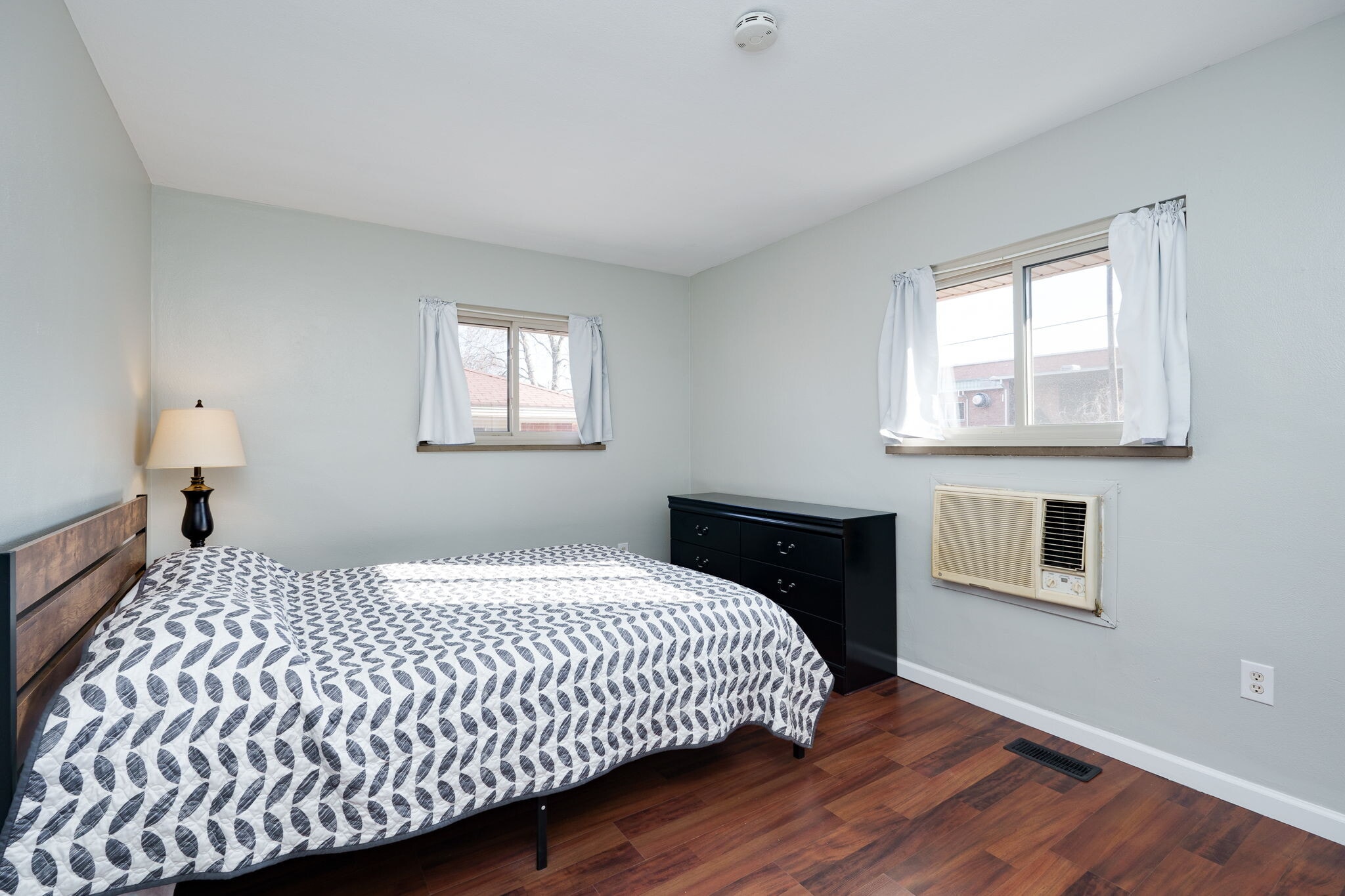 Building Photo - 3048 Southdale Dr