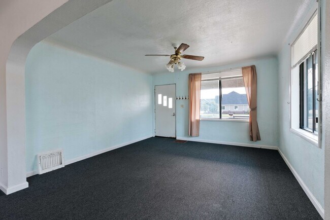 Building Photo - G7UG