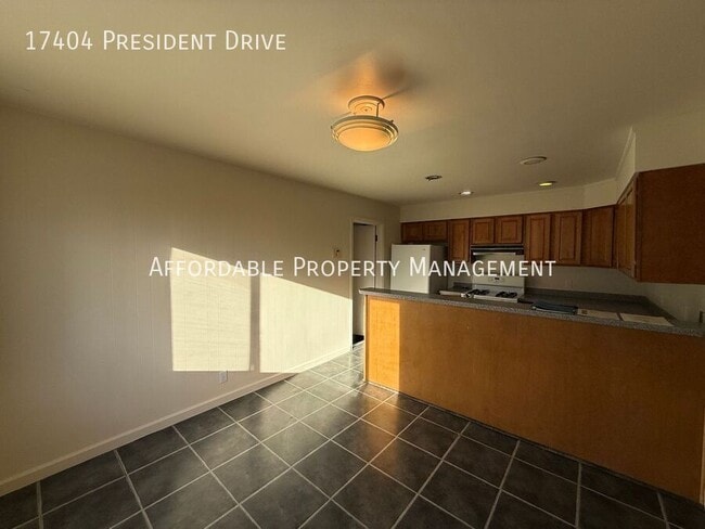 Building Photo - 17404 President Dr