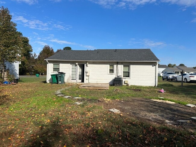 Building Photo - 3 bed 2 bath in Henrico! Yard, Central HVAC, laundry, great neighborhood!