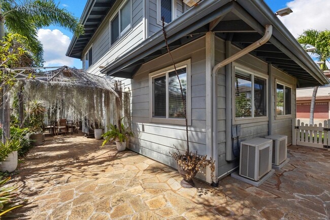 Building Photo - Hillside 3 BR House | W/D • 2 Car Garage • A/C