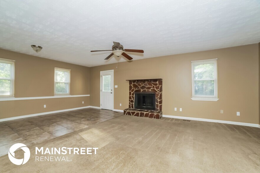 Building Photo - 4872 Pebblebrook Dr