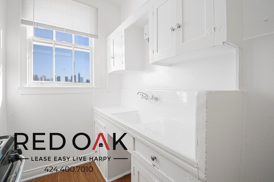 Building Photo - 2505 W 6th St