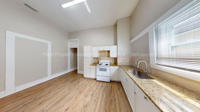 Building Photo - 2326 Moncrief Rd