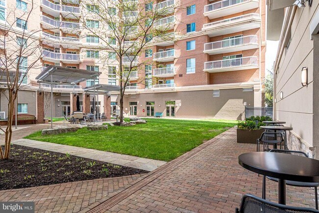 Building Photo - 3101 N Hampton Dr