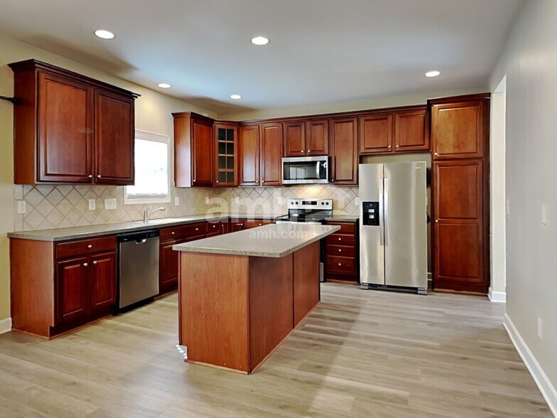 Building Photo - 1409 Lindenberg Sq