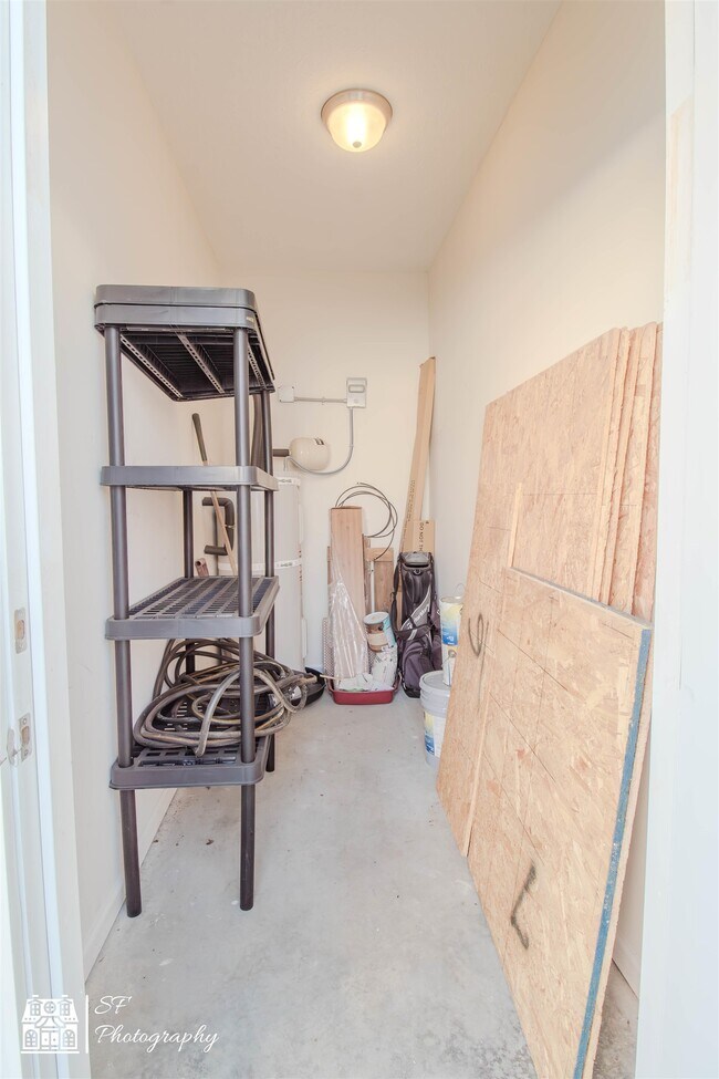 Building Photo - 605 Surfsong Way