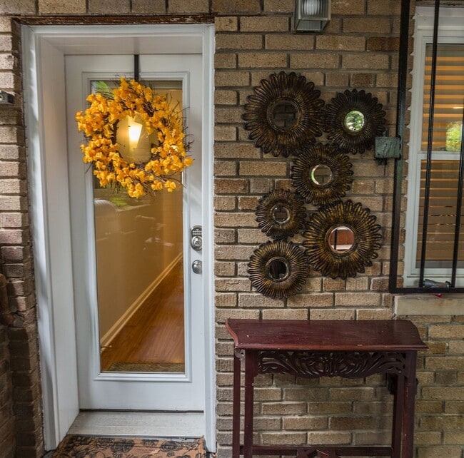 Building Photo - 1871 Newton St NW