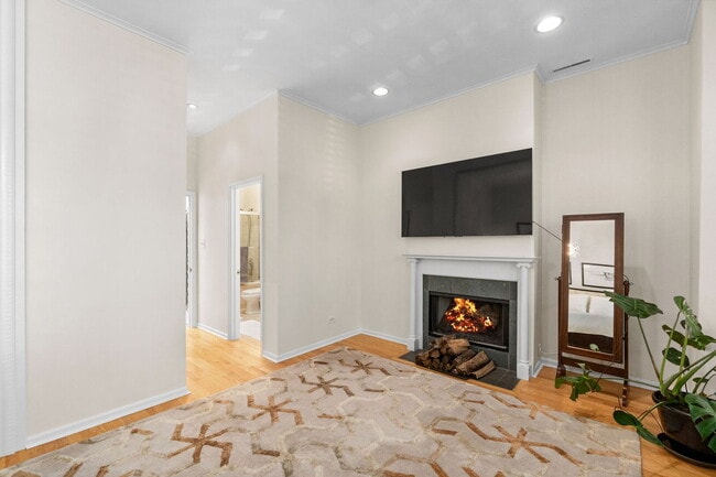 Building Photo - 2112 N Dayton St