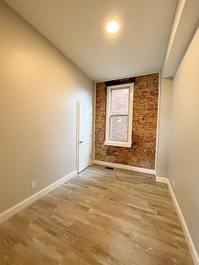 Building Photo - The Carriage House