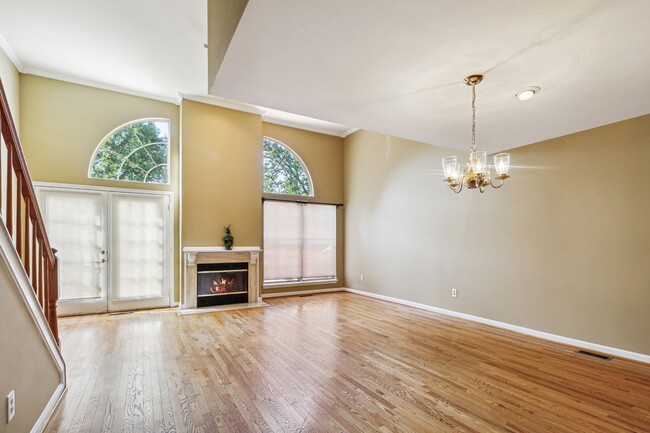 Building Photo - 52 Silver Moon Dr