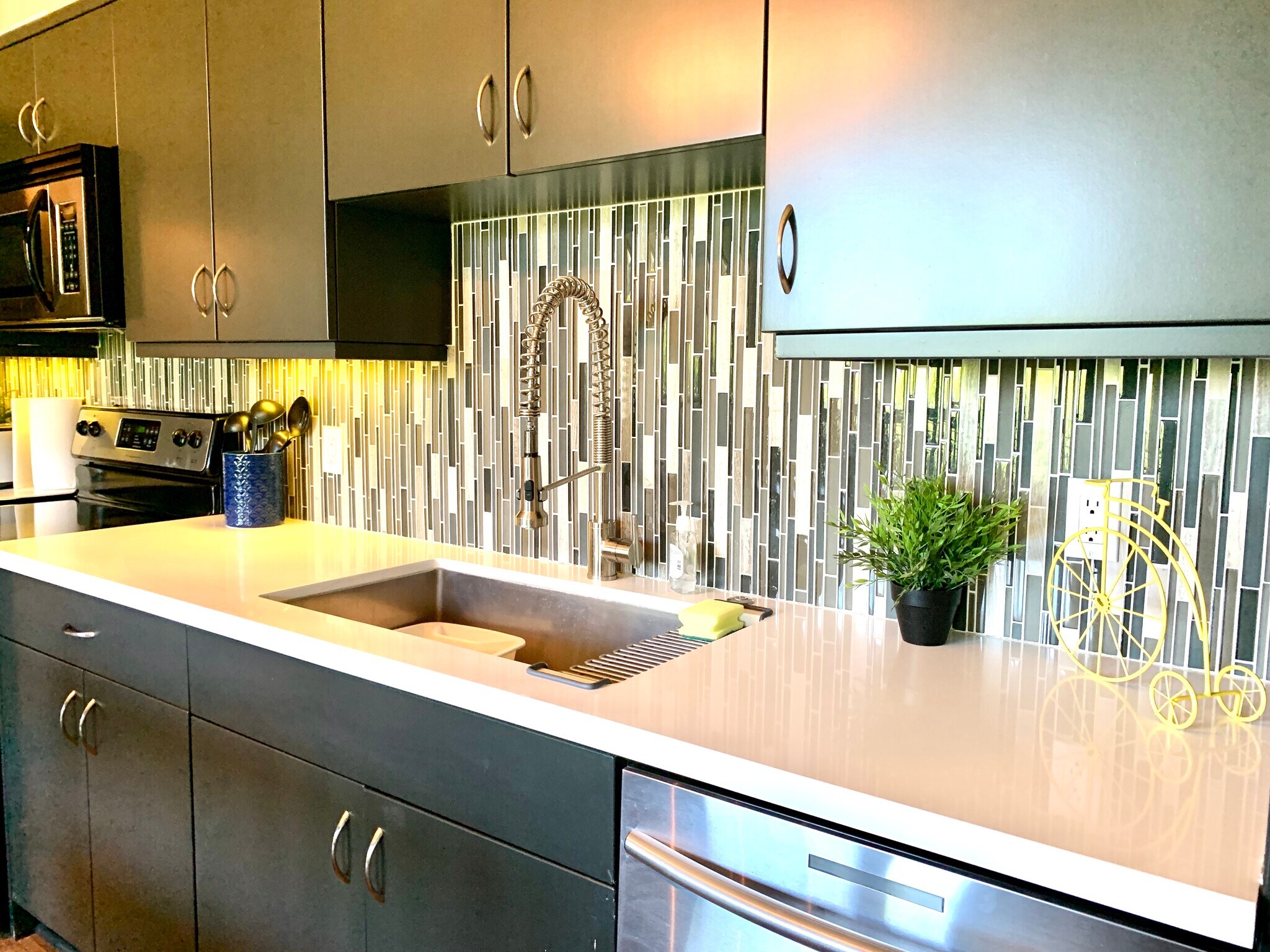 Kitchen - 889 Date St