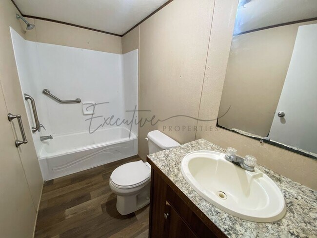 Building Photo - 2 Bedroom Mobile Home For Rent in Sulphur