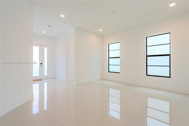 Building Photo - 1427 SW 23rd St