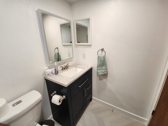 Building Photo - 14532 Knoll Ridge Dr