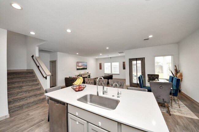 Building Photo - 311 John House Ln