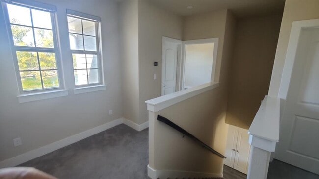 Building Photo - 335 Madison Oaks Ave