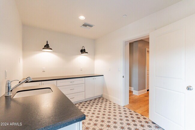 Building Photo - 6433 E Calle Camelia